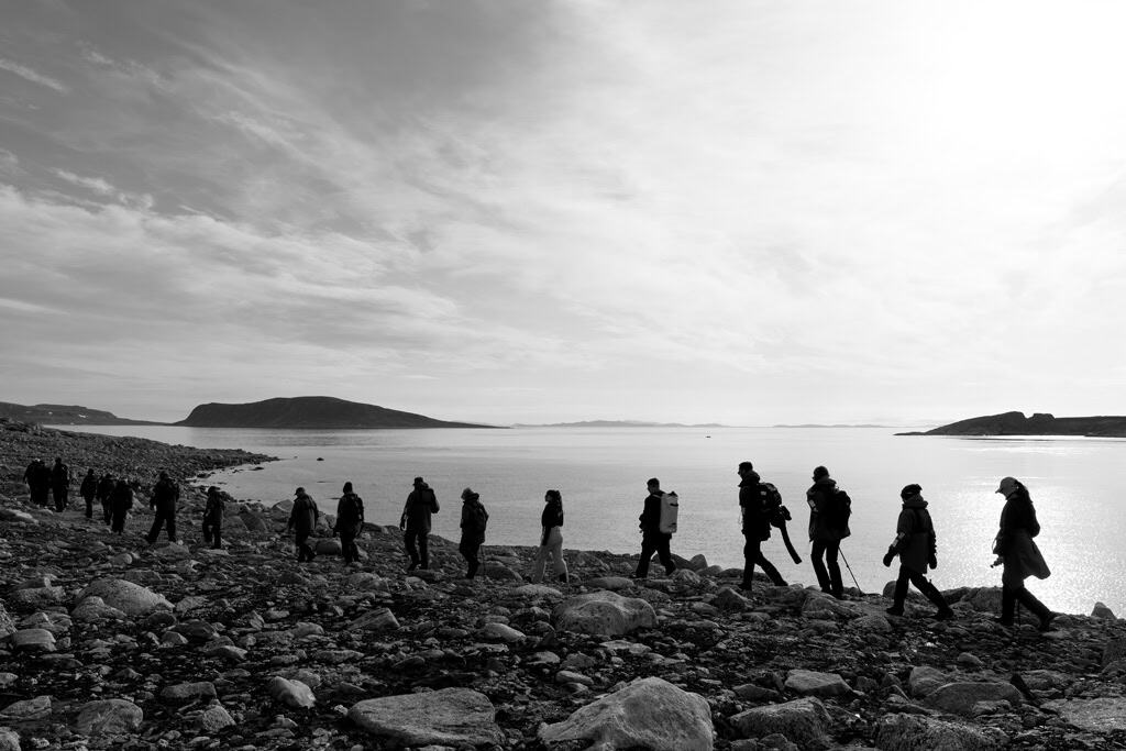 Chermsideoya Black And White