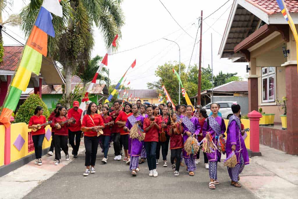 Everyone Walking Down The Street