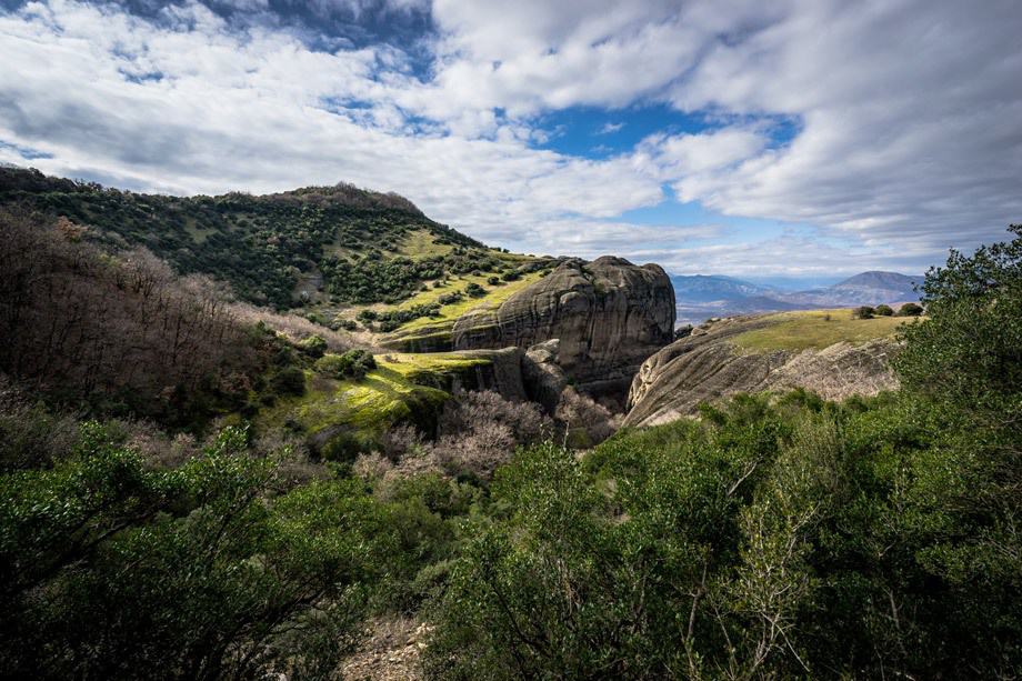 Mountain Views Hiking Tour Of Meteora Monasteries
