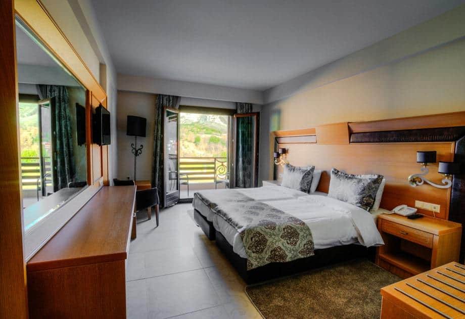 Grand Meteora Hotel Hiking Tour Of Meteora Monasteries