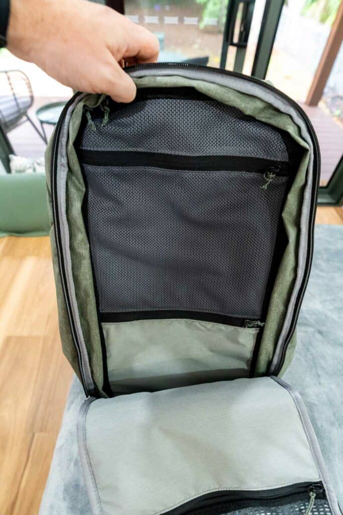 Internal Mesh Pocket Peak Design