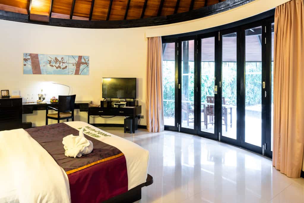 Deluxe Beach Villa With Pool Bed