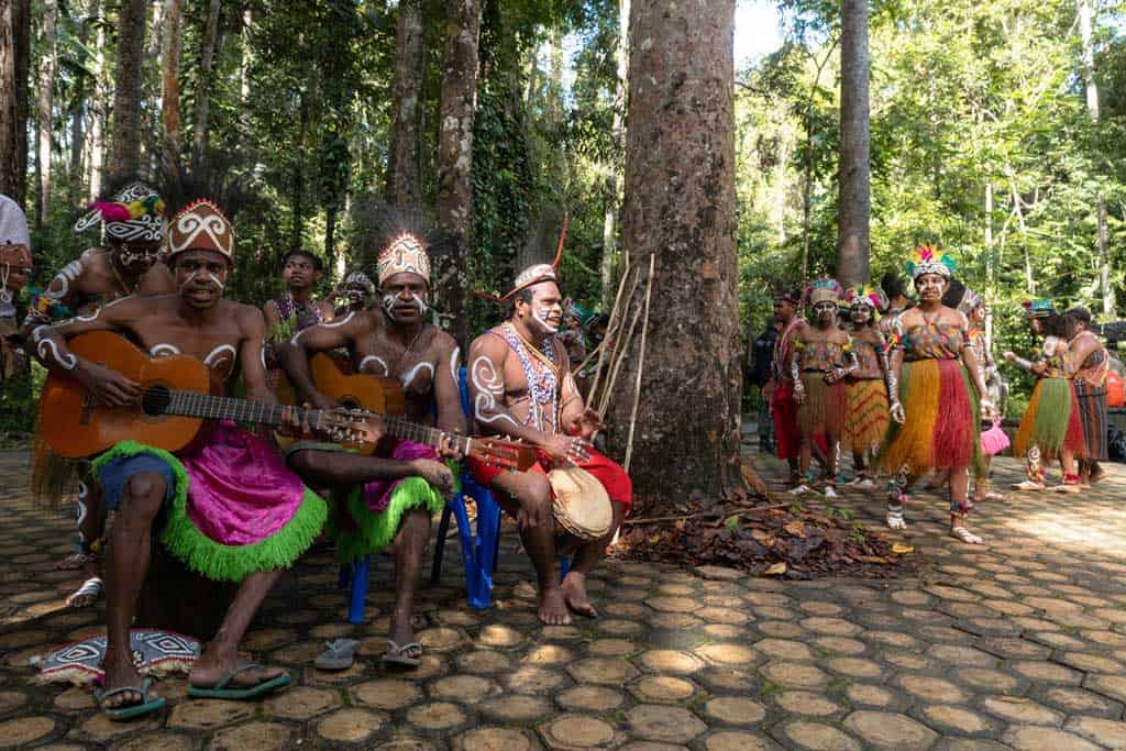 Moi Tribe Performance.