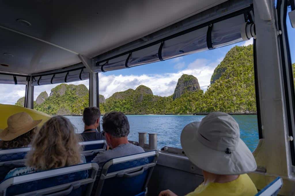Boat Dive Heading To The Viewpoint